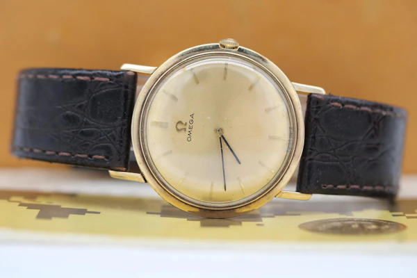 Omega Vintage Cal 620 9ct Gold - 3115487 Case Marked - image 3