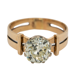 Diamond solitaire ring