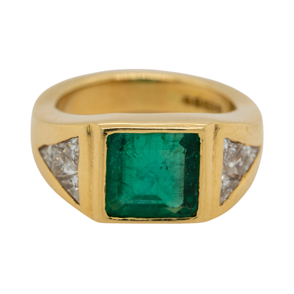 1960s Emerald and diamond ring with triangular diamond shoulders - image 1