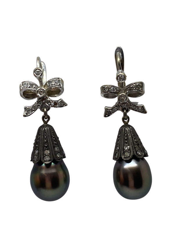 18K white gold Diamond and Pearl Earrings - image 1