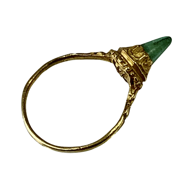 Sixteenth century gold ring with emerald - image 1