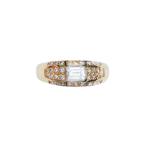 An Eighteen Carat Gold Diamond Ring - image 2