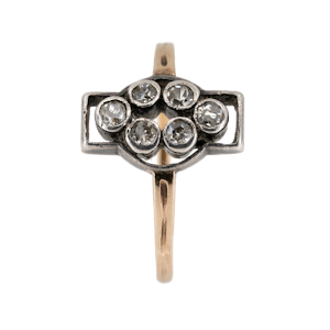 6 stone diamond "along the finger" ring