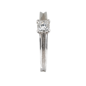 Diamond solitaire ring, princess cut, 0.50 ct est.