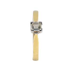 Square diamond solitaire ring, 0.25 ct est.