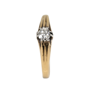 Old cut diamond solitaire ring of ribbed design