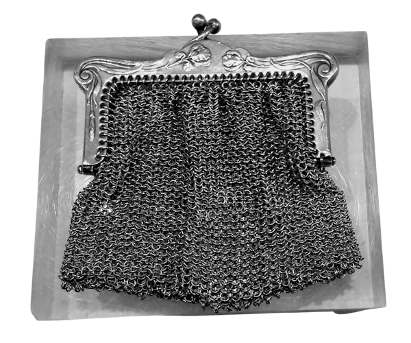 Silver small purse with medal - image 1