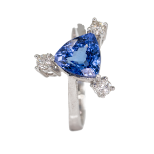 Tanzanite and diamond retro ring