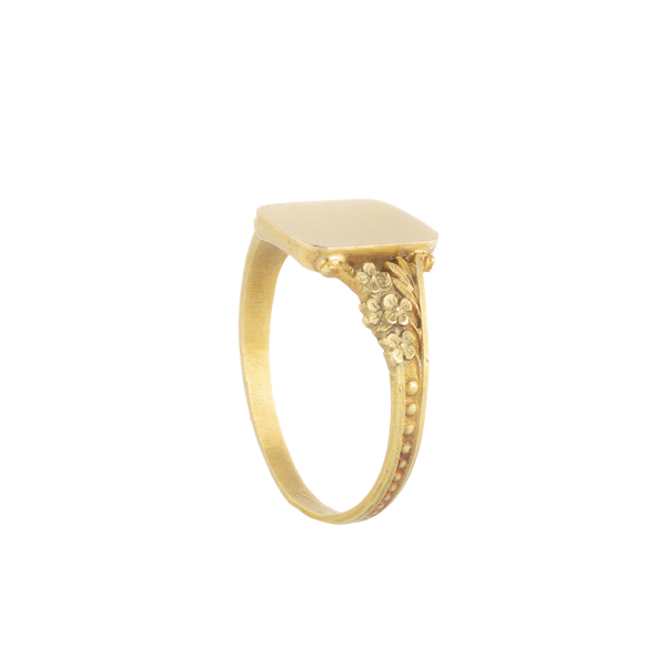 A French Art Nouveau Gold Signet Ring - image 2