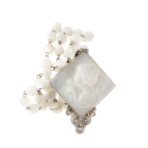 A Silver Mother of Pearl Necklace Pendant