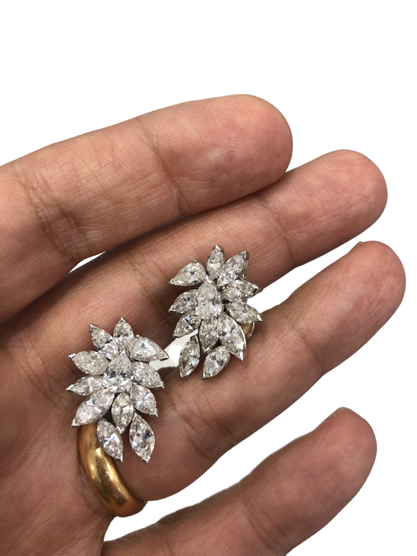 Stylish pair of diamond earrings - image 1