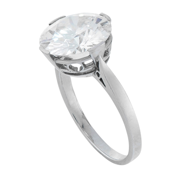 A 4.46ct Diamond Solitaire ring - image 2
