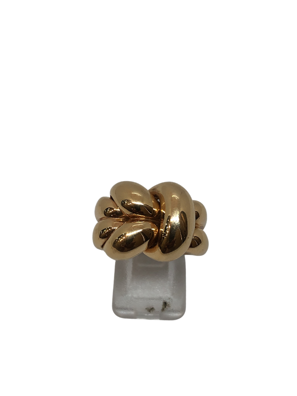 Knot ring set in 18ct yellow gold - image 1