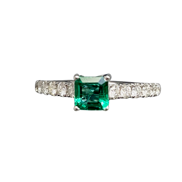 Emerald Diamond Ring in 18ct White Gold date circa 1990, SHAPIRO & Co since1979 - image 1