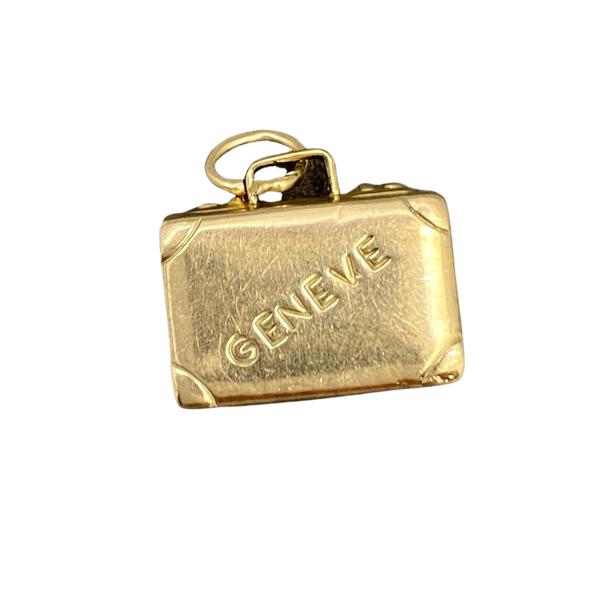 Charm (suitcase) in 9ct Gold date circa 1960, Lilly's Attic since 2001 - image 1