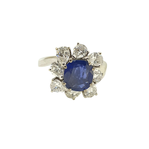 Natural sapphire and diamond cluster ring - image 1