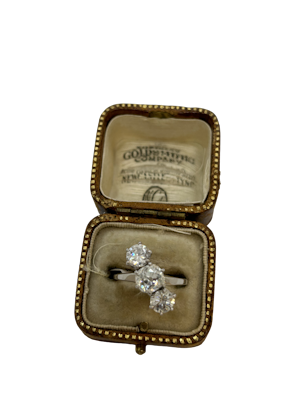 Vintage unusual trilogy diamondring