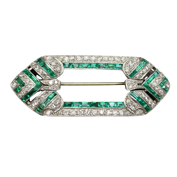 Emerald Diamond Brooch in Platinum date circa 1920, SHAPIRO & Co since1979 - image 1