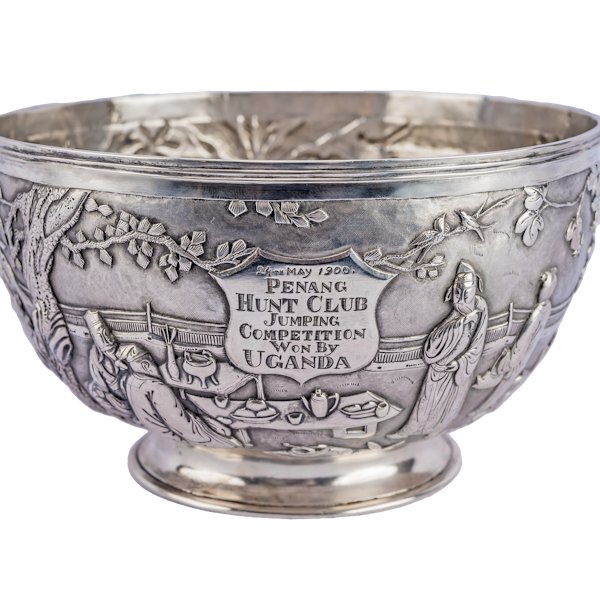 A fine Chinese bowl by Kwong Man Shing (active 1875-1925) of Hong Kong and Canton c.1900 engraved within a cartouche ‘24th May 1900 Penang Hunt Club Jumping Competition Won by Uganda’. - image 1