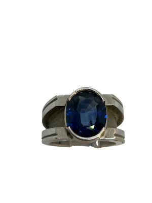 Lovely single sapphire 18ct white gold at Deco&Vintage Ltd