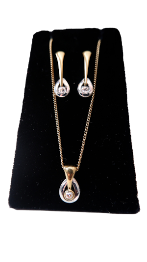 Retro gold and diamond pendant and earrings set on gold chain
