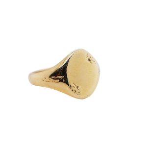 Edwardian 18 ct. gold oval signet ring with engraved shoulders