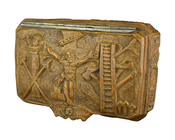 Boxwood snuff box carved with the crucifixion. German, 18th century. - image 1