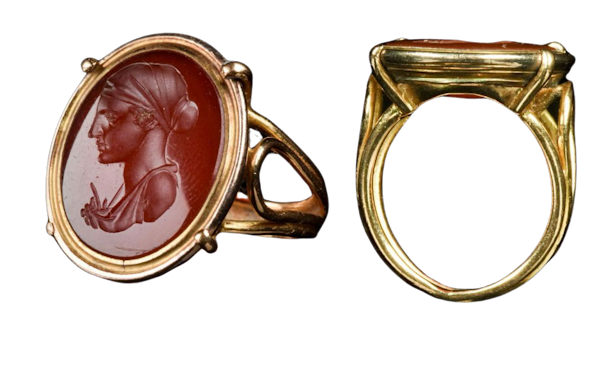Gold ring with carnelian portrait intaglio - image 1