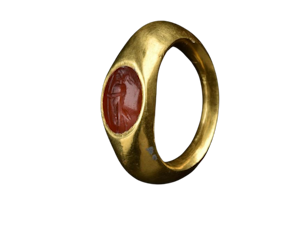 Roman gold intaglio ring with soldier