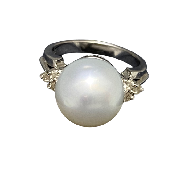 South Sea Pearl Diamond Ring in 18ct White Gold date circa 1980, SHAPIRO & Co since1979 - image 1