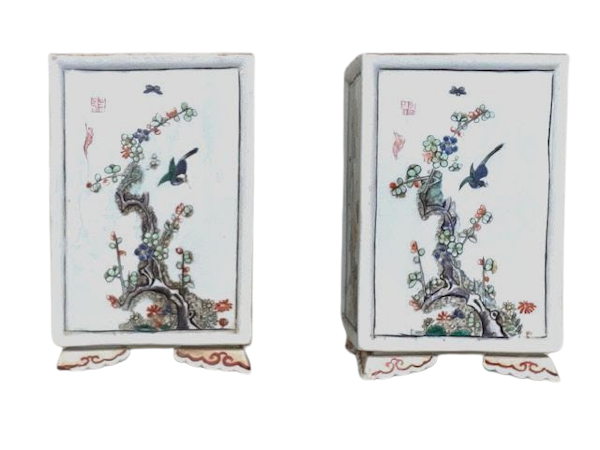 A Pair of Famille Verte Brushpots, Bitong - image 1