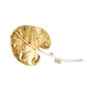 1960s English 18ct Gold Leaf with Diamond Dew Drops Brooch