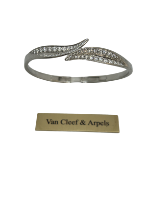 Van Cleef & Arpels Diamond 18ct white gold bangle, Deco&Vintage,stand 324