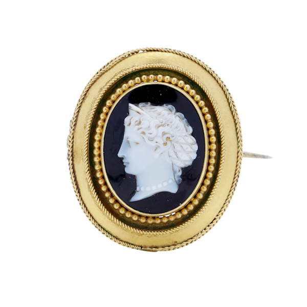 Antique 21kt. gold onyx cameo brooch - image 1