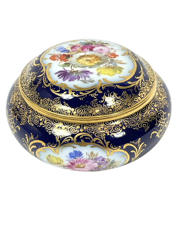 19th century Meissen trinket box - image 1