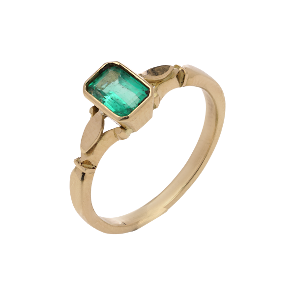 Vintage 18kt yellow gold natural Colombian emerald solitaire ring. - image 1