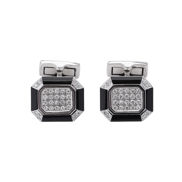 18kt White Gold Diamond and Onyx pair of cufflinks. - image 1