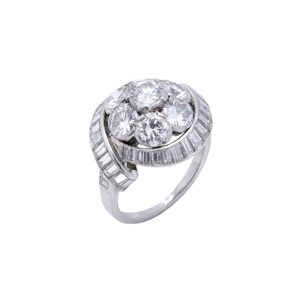 Van Cleef & Arpels Platinum Ring with 4.2 carats of diamonds. - image 1