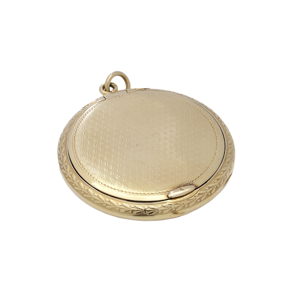 18kt gold round design compact case with a finely engraved guilloché pattern on the exterior. - image 1