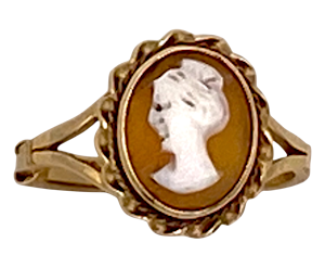 Small shell cameo ring in 9ct. gold