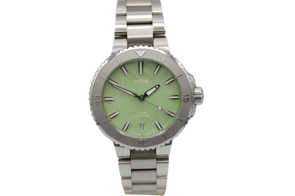 Oris Aquis Date 733 7770 4157-07 8 18 Aquis Date  01 05p Green 2024 - image 1