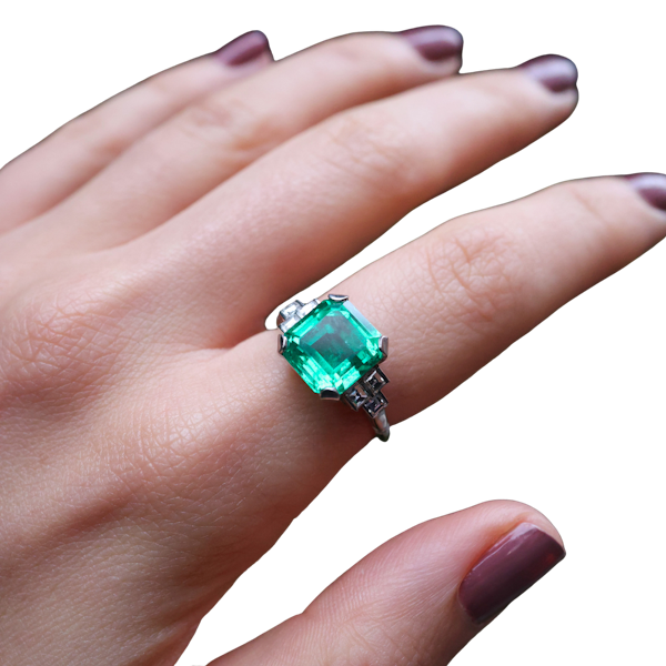 Beautiful 4.45ct Colombian Minor oil Emerald And Diamond Platinum Ring at Deco&Vintage Ltd - image 1