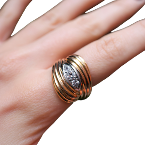 Lovely Vintage 18ct Gold Diamond Ring at Deco&Vintage Ltd