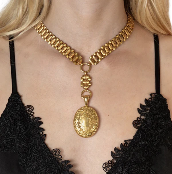 15ct Boxed Locket with Book Chain - image 1