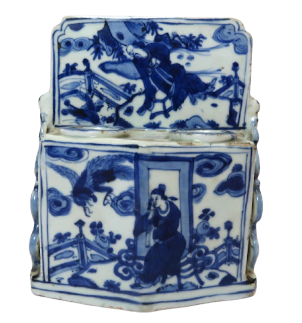 A RARE CHINESE WANLI (1573-1620) PERIOD BLUE AND WHITE BRUSH POT STAND - image 1