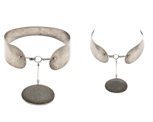 Rare Vivianna Torun Bülow-Hübe Hammered Silver Neck Collar with Beach Stone Pendant, Biot, France, circa 1958–1965. Mark Constable Unit 301