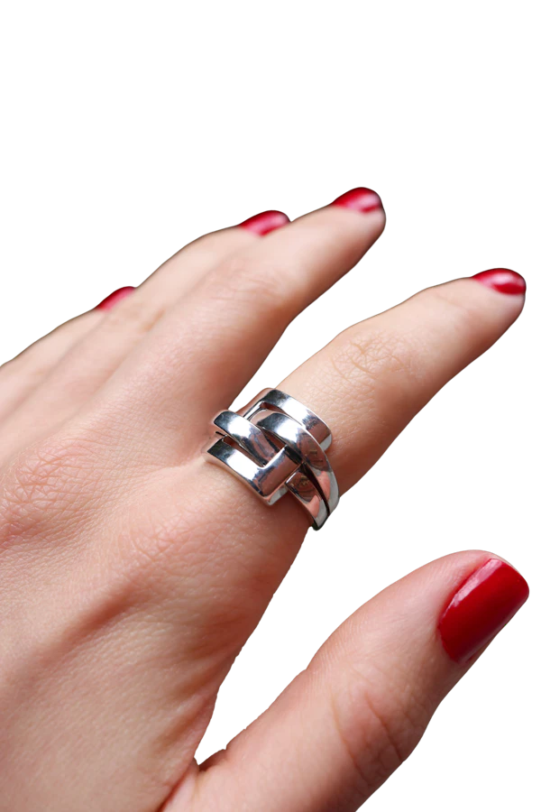 Parisian Architecture on the Hand: The Boucheron Interlocking Ring - image 1