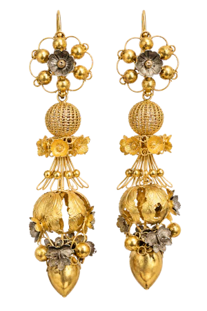 Fine and intricate pair of Italian earrings in two coloured gold ca.1800