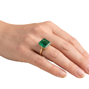 Vintage 1965 Natural Emerald Cocktail Ring in 18k Yellow Gold